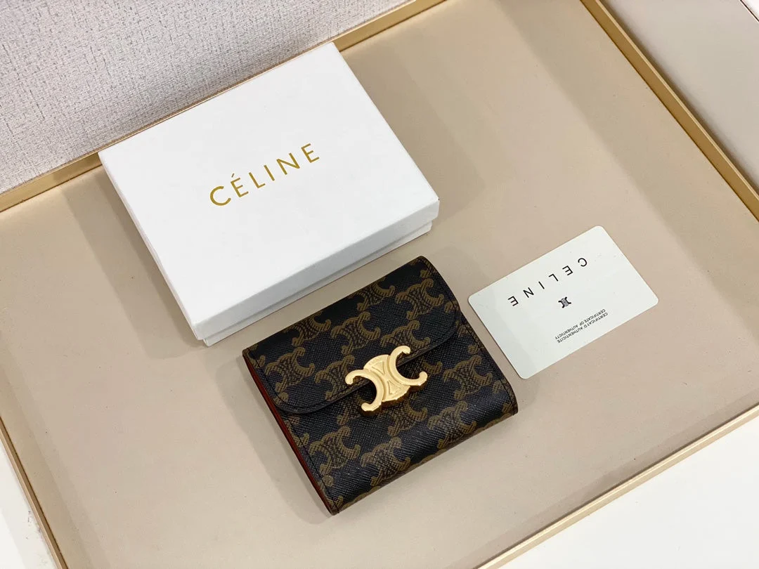 [Celine] A very popular, lightweight, and compact short wallet that's easy to carry!
