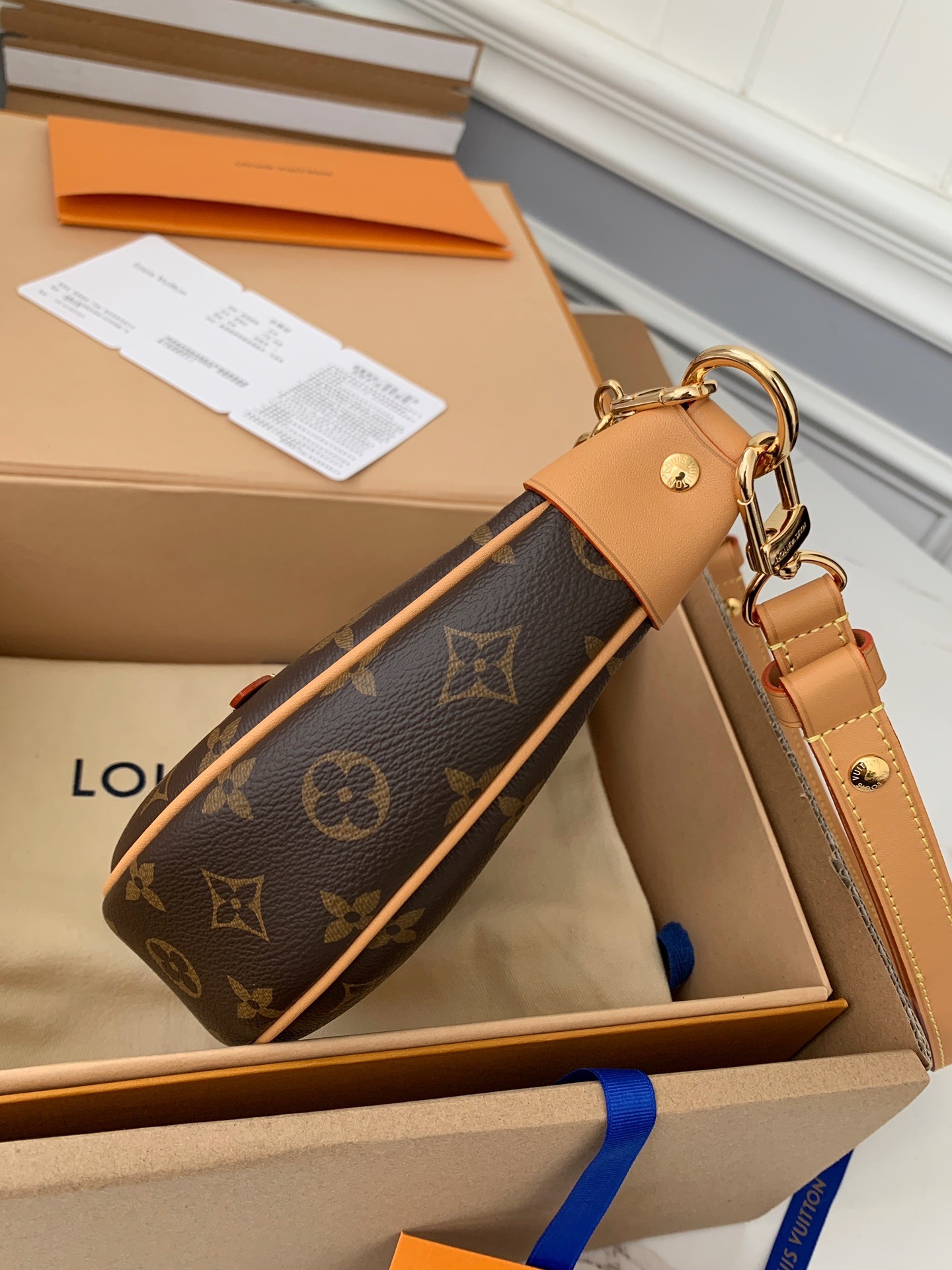 LV Loop M81098 23*13*6cm