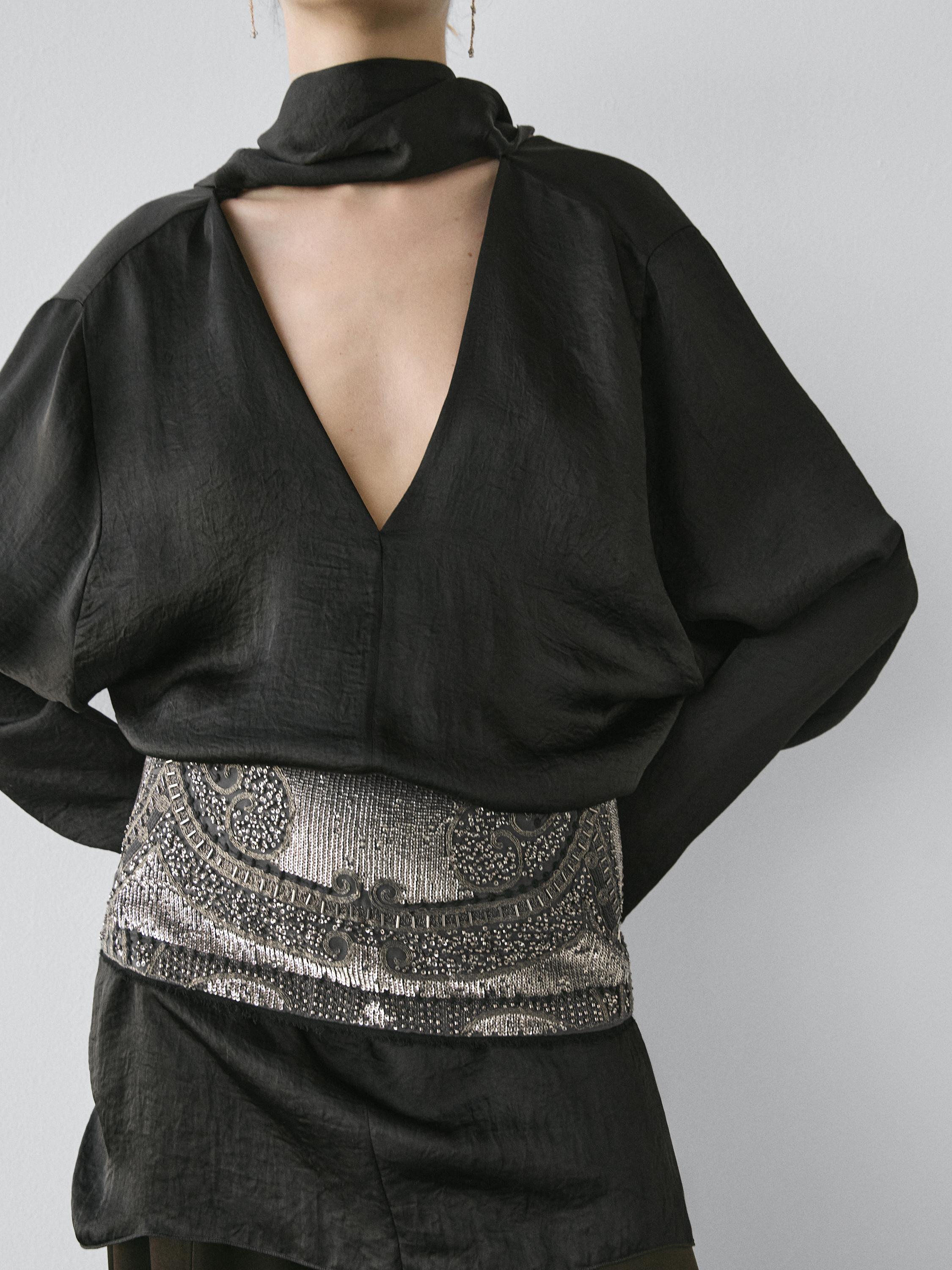 Blusa escote pico lazada - STUDIO