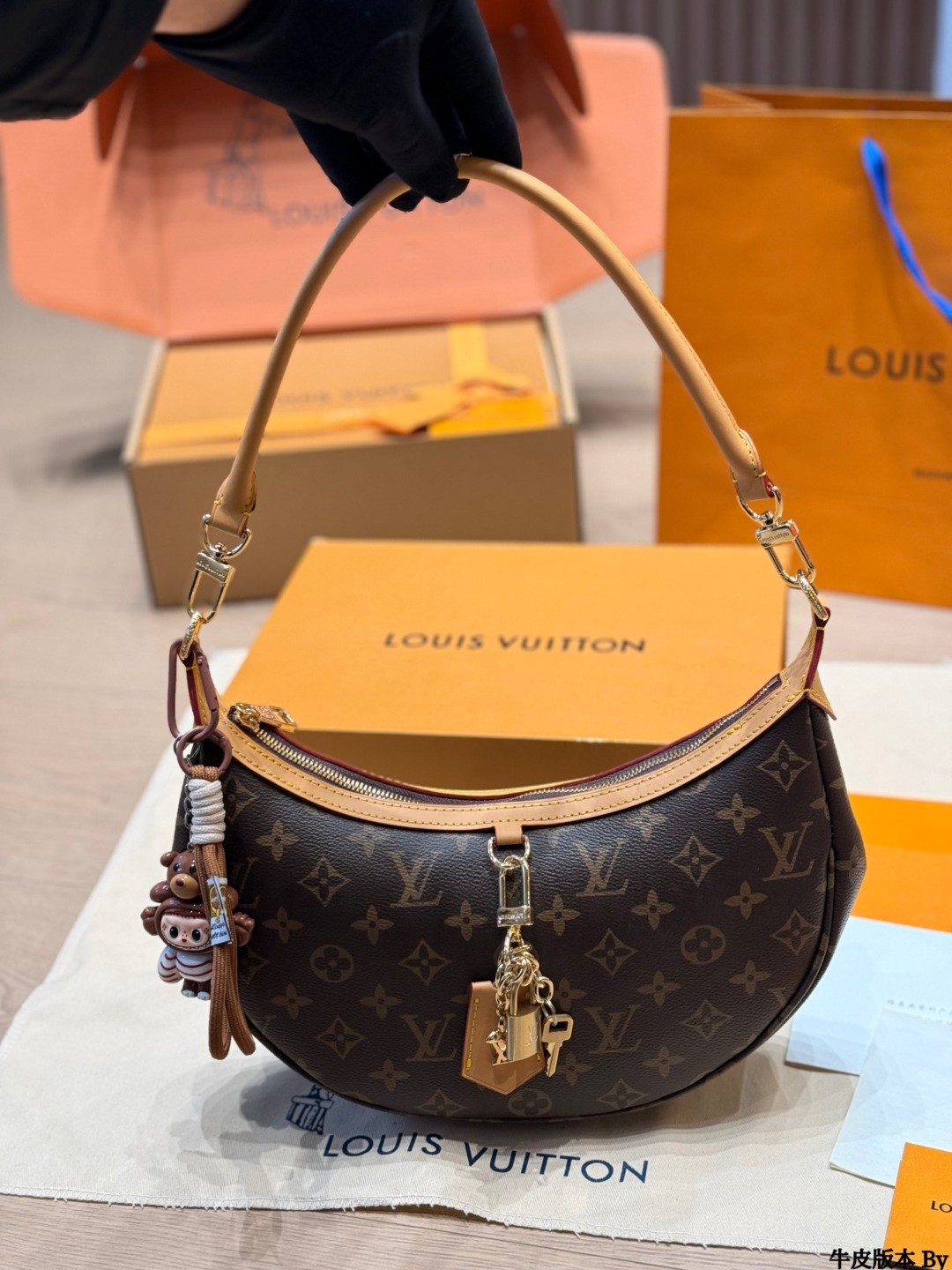 LV Looping Size：28x15cm