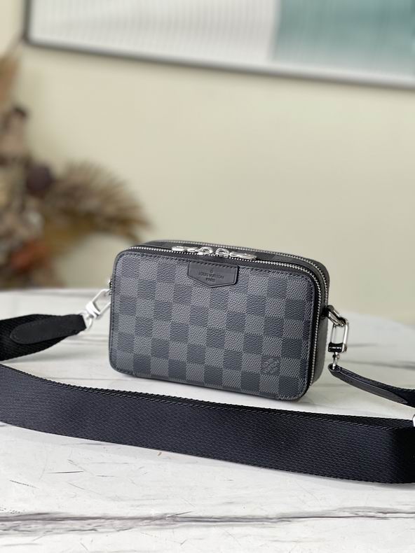 LV Messenger Bags 18.5x11x6.5cm