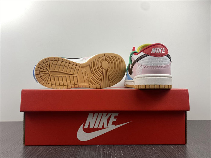 NK Dunk Low SE 'FREE.99' CZ2496-100