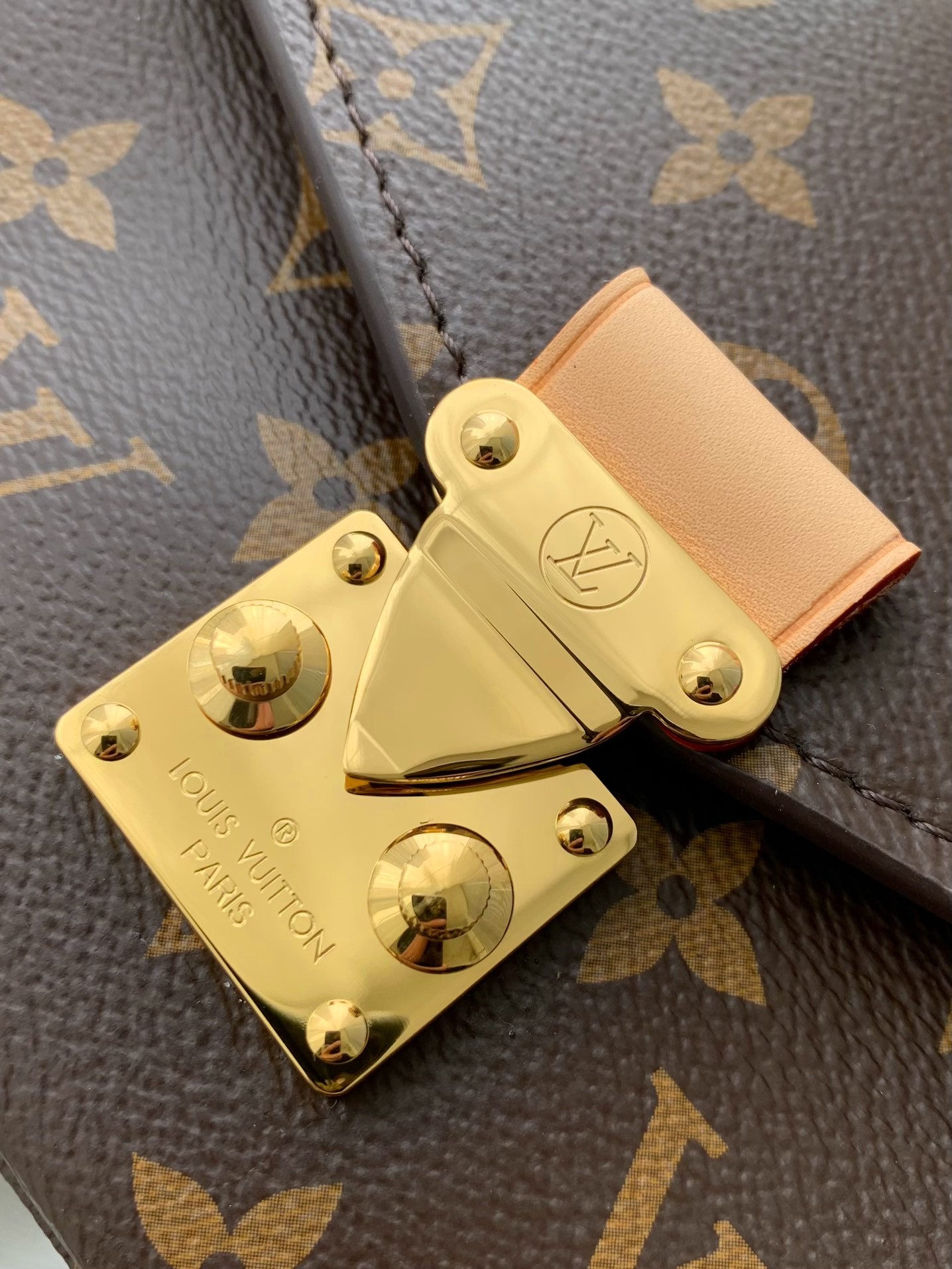 LV POCHETTE MÉTIS EAST WEST 21.5*13.5*6cm