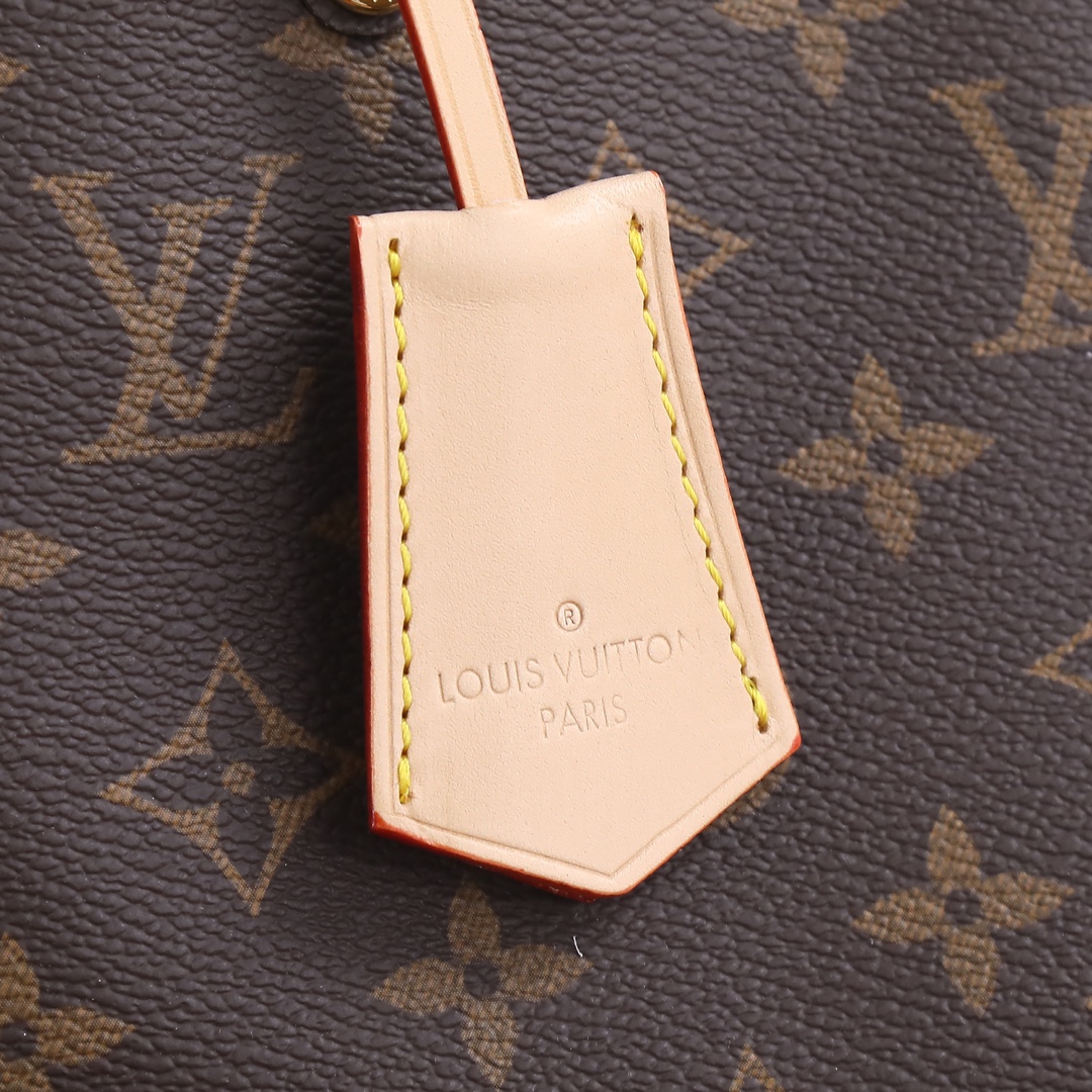 Woman’s Handbag with straps 11.4″x7.9″x5.1″ BB-9180001000111