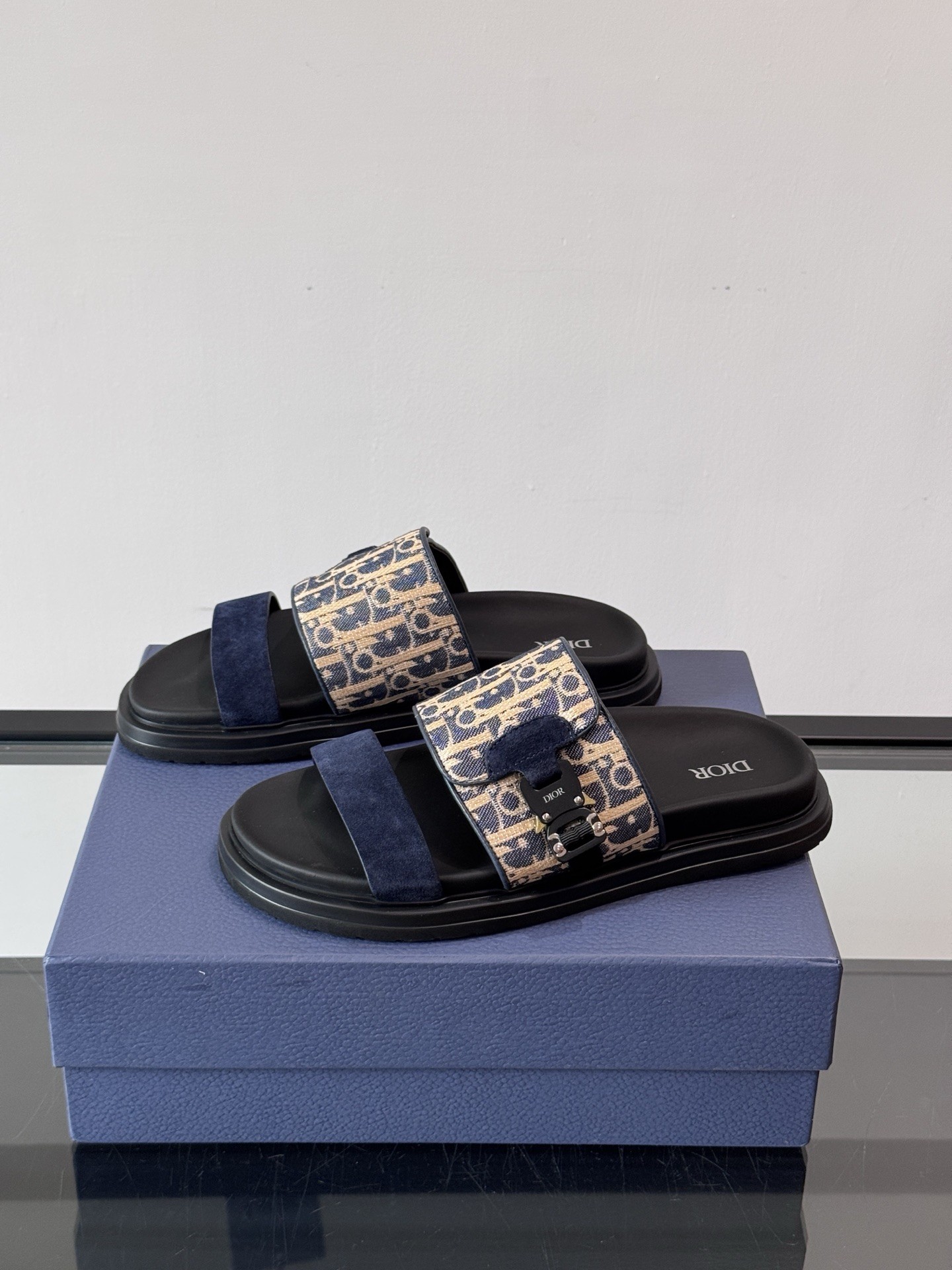 DR Men's slippers（Multiple colors）