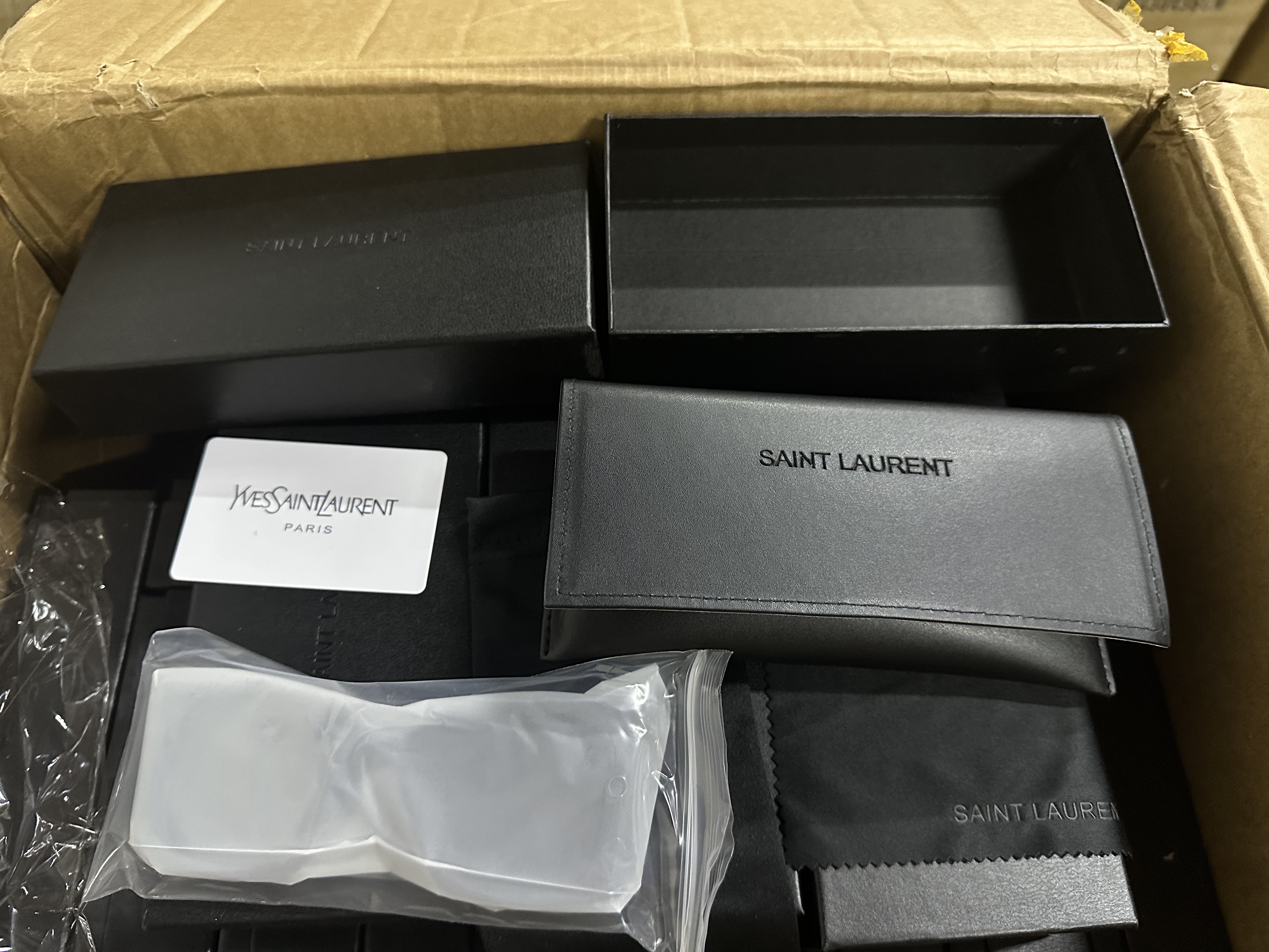 G02：Saint Laurent YSL Oversized Square Sunglasses