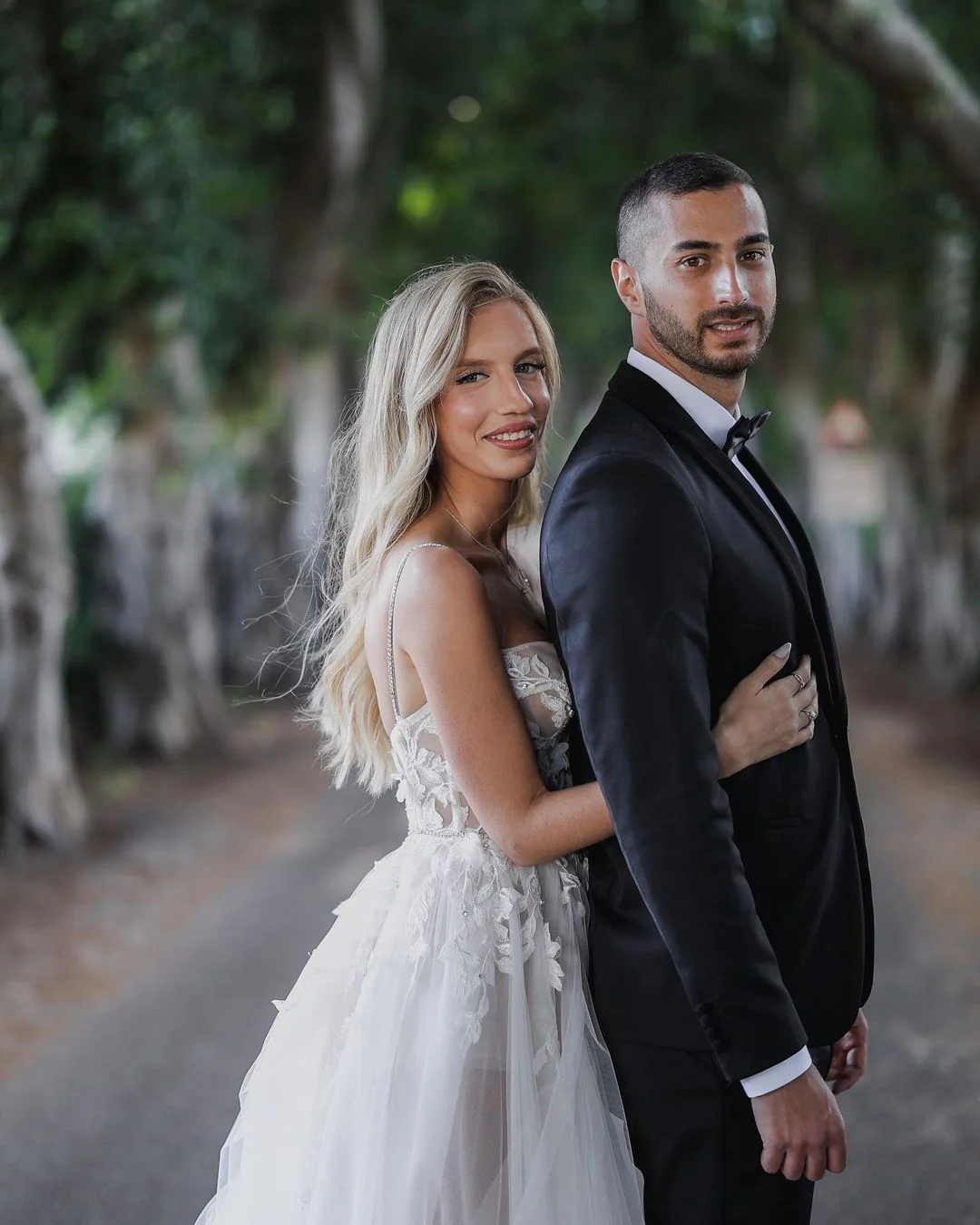 Charming A Line Sweetheart Tulle Wedding Dress with Appliques