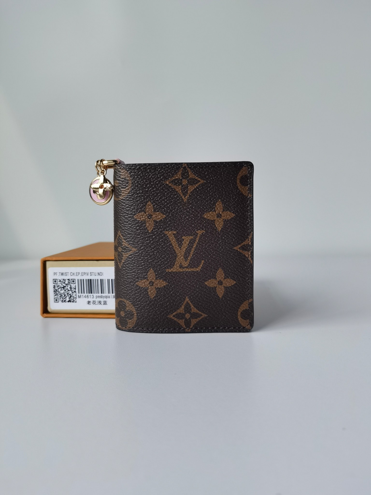 LV Wallets Size：9x11.5x1.5cm