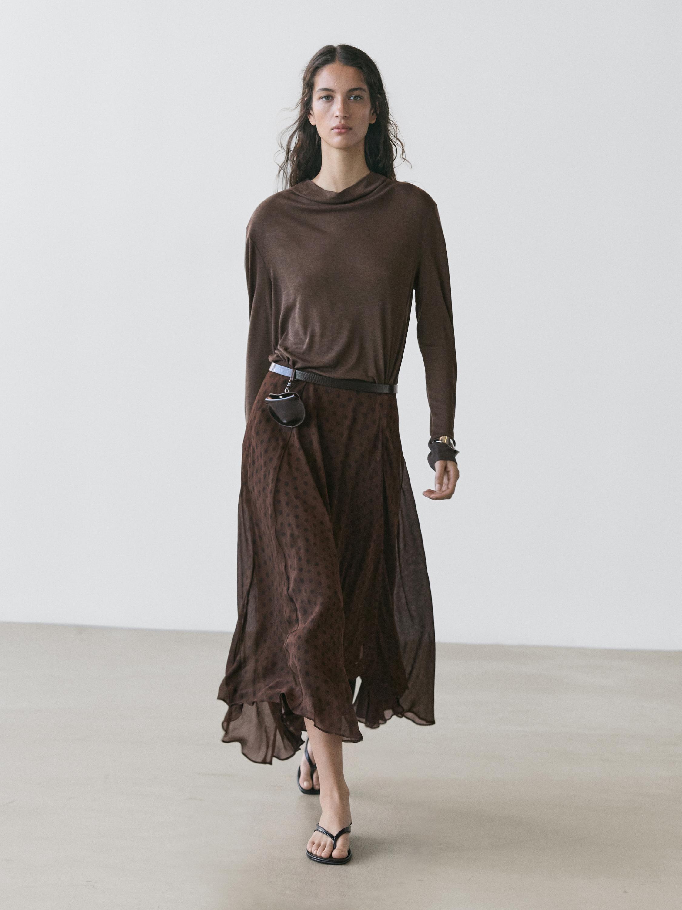 Falda midi vuelo lunares