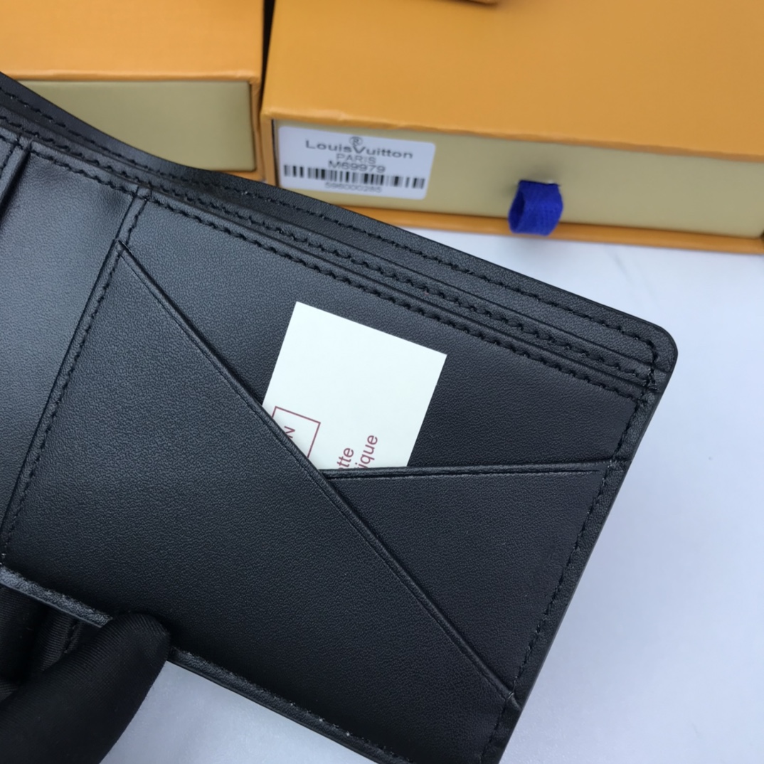 Black wallet 4.3″x3.5″ BB-918000177