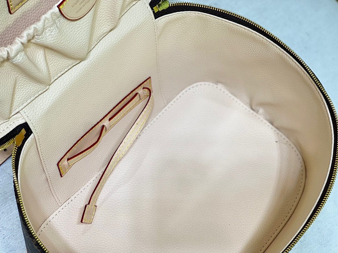 Toiletry bag with Adjustable strap 8.3″x12.6″x12.6″ BB-918000907