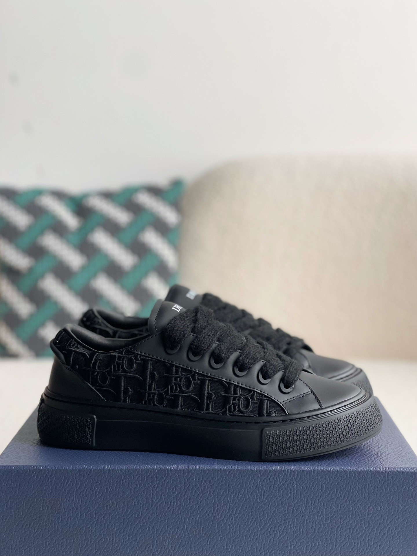 DR  sneaker