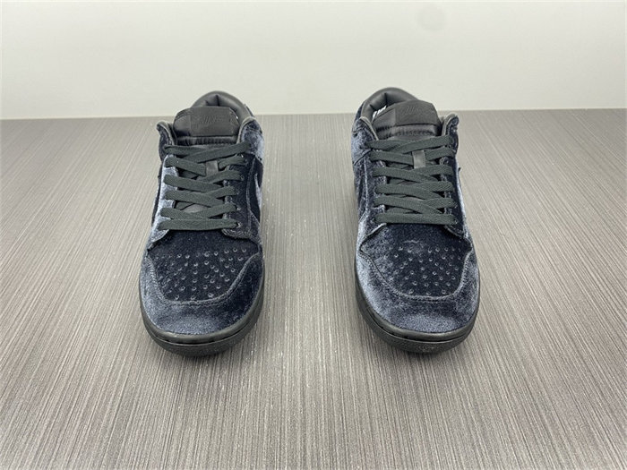 NK Dunk Low Dover Street Market Triple Black Velvet DH2686-002