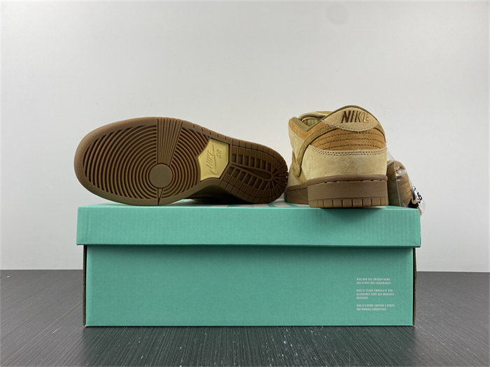 NK SB Dunk Low Wheat 883232-700