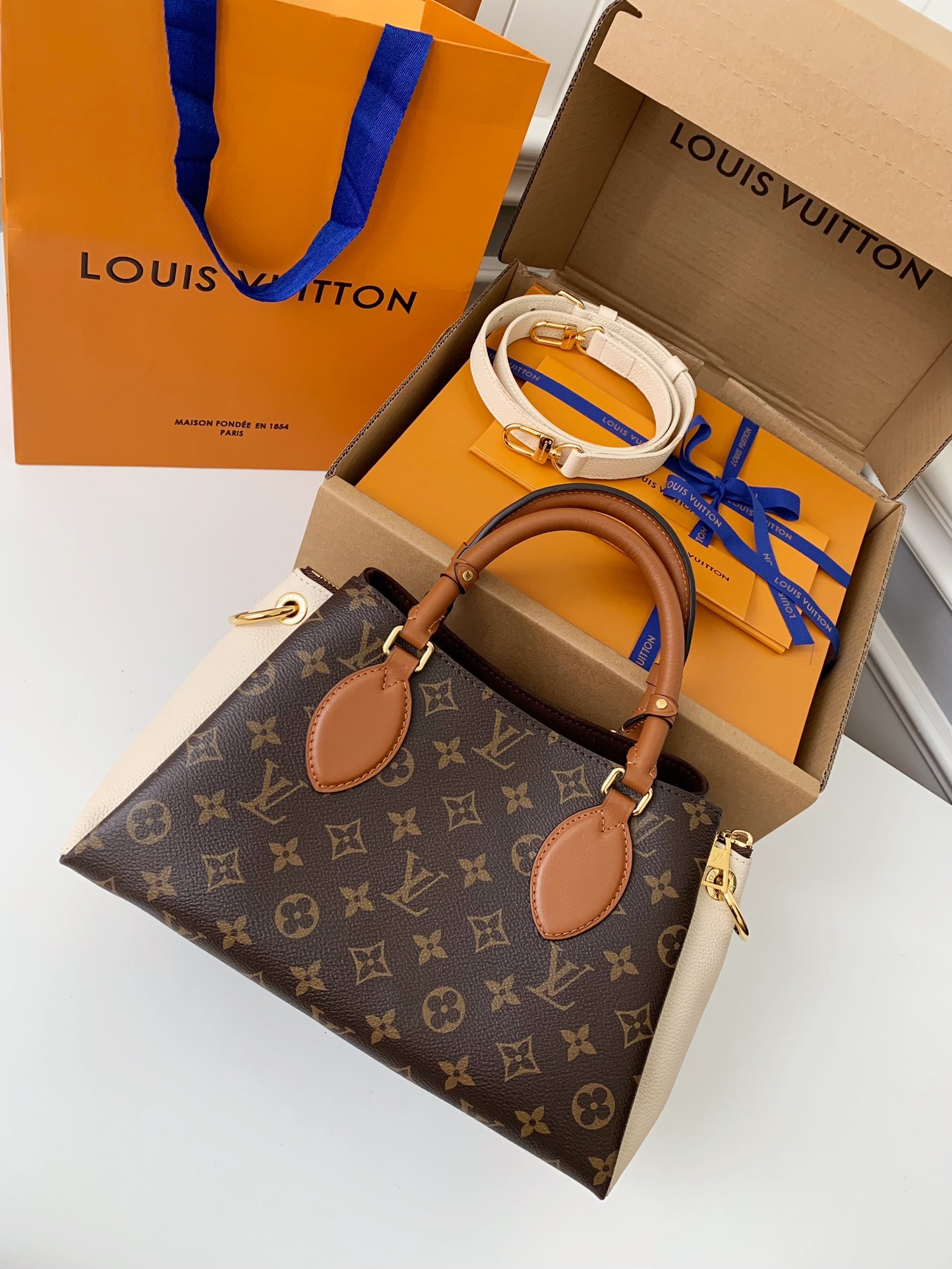 LV VENDOME  26*18*15cm