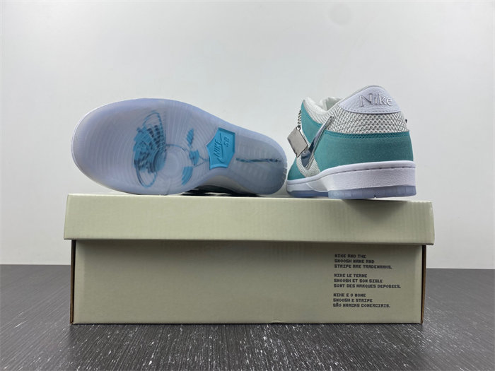 NK SB Dunk Low April Skateboards FD2562-400