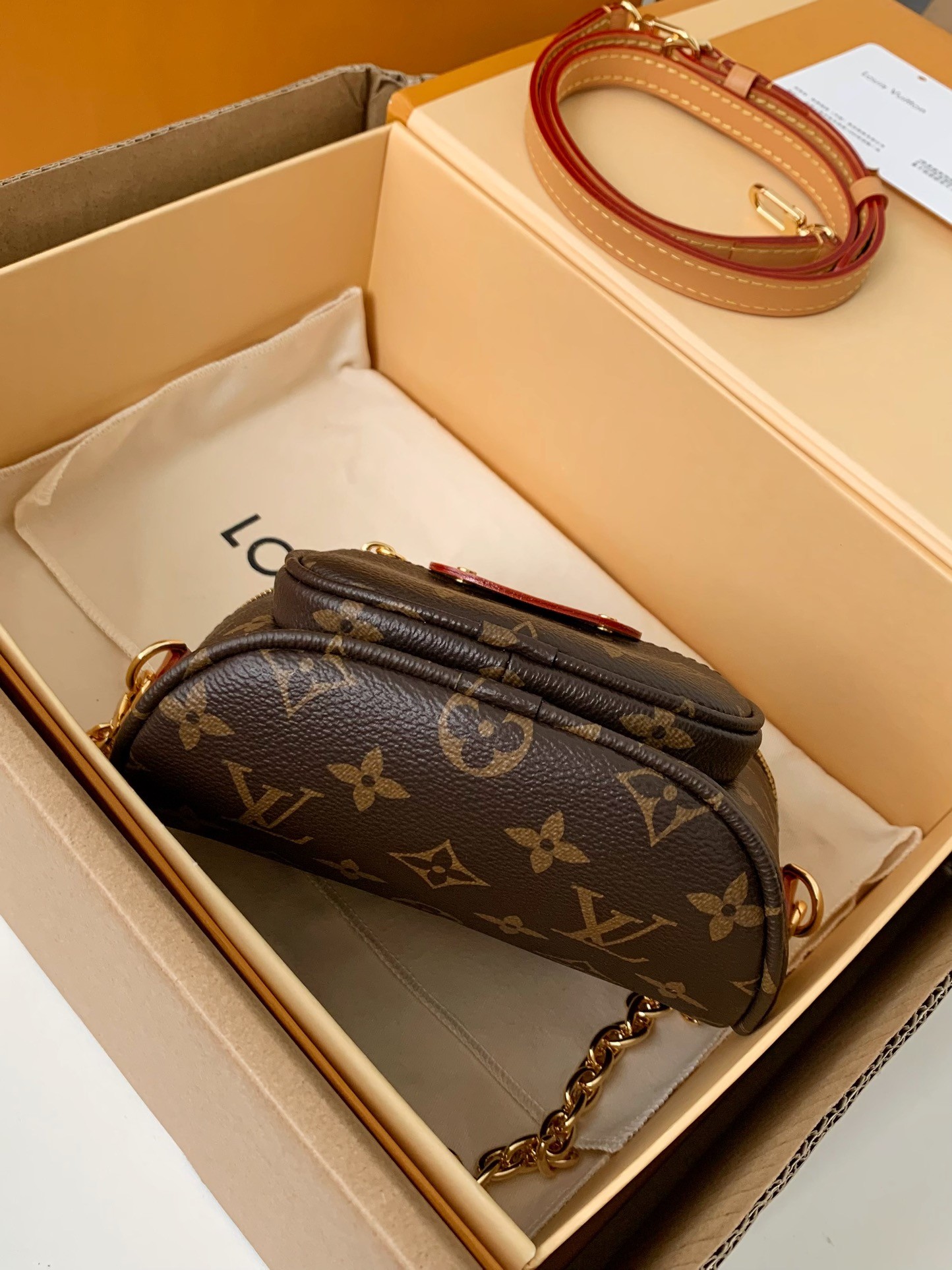 LV  23  Mini Bumbag 17*12*9.5cm