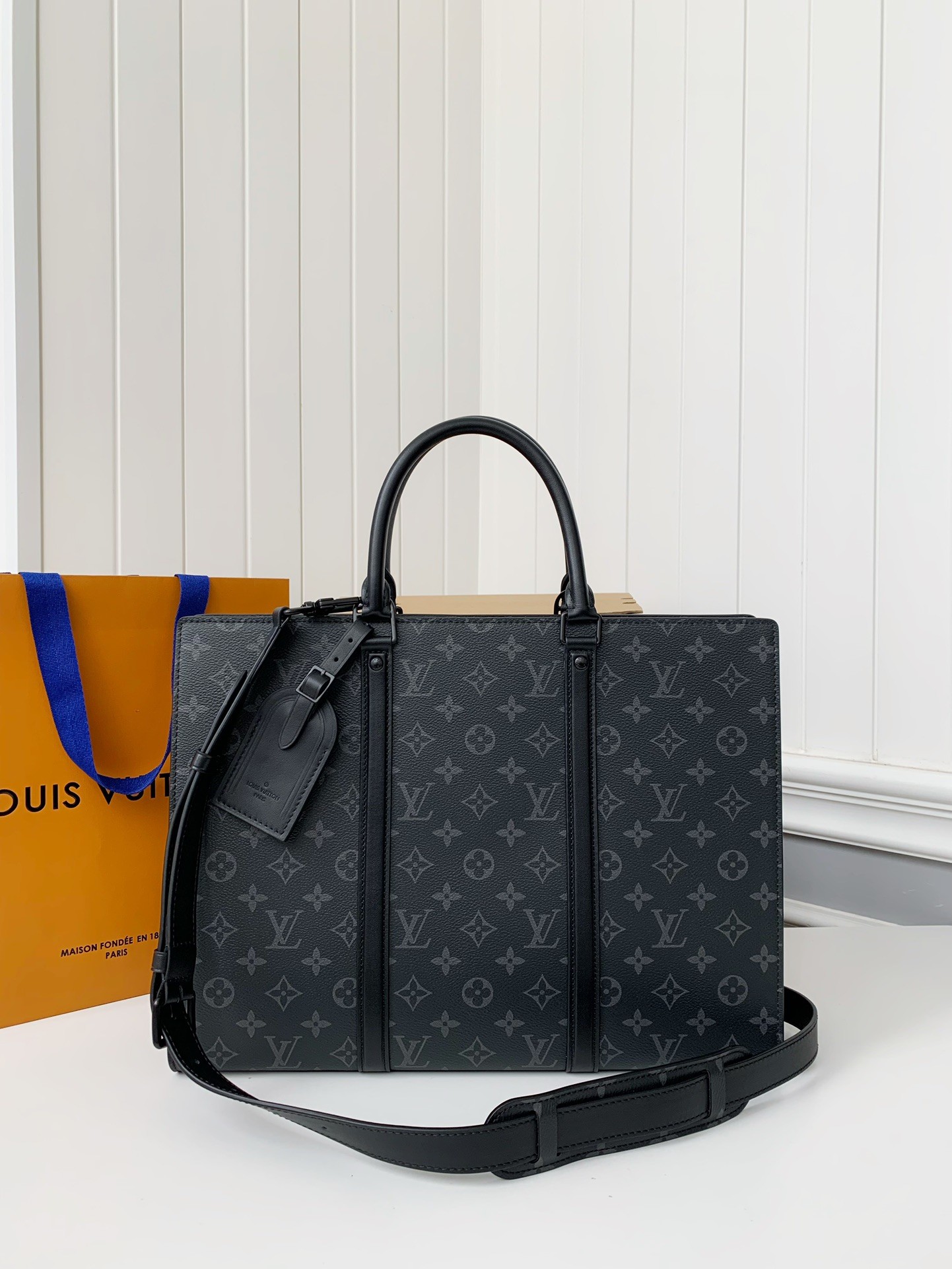 LV's new Sac Plat Horizontal Zippé men's black flower briefcase M45165 Size: 31*39*8.5cm