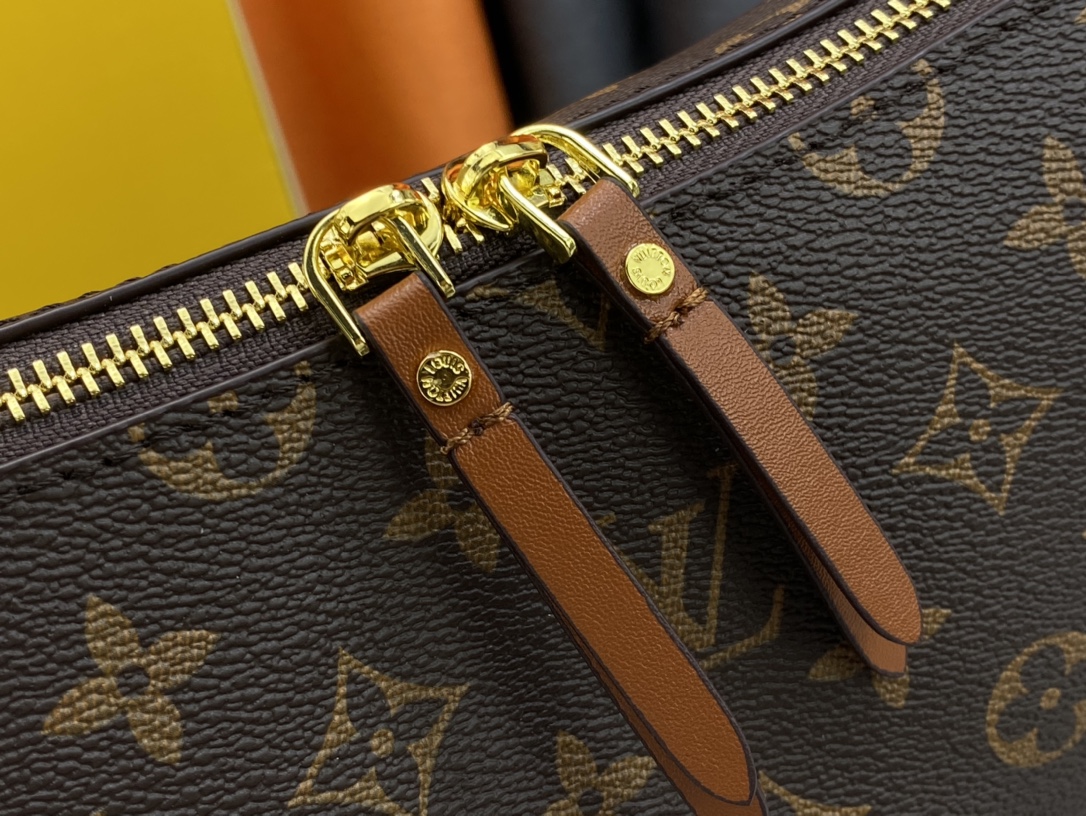 Woman’s Handbag 15.0″x11.8″x3.9″ BB-9180001000388