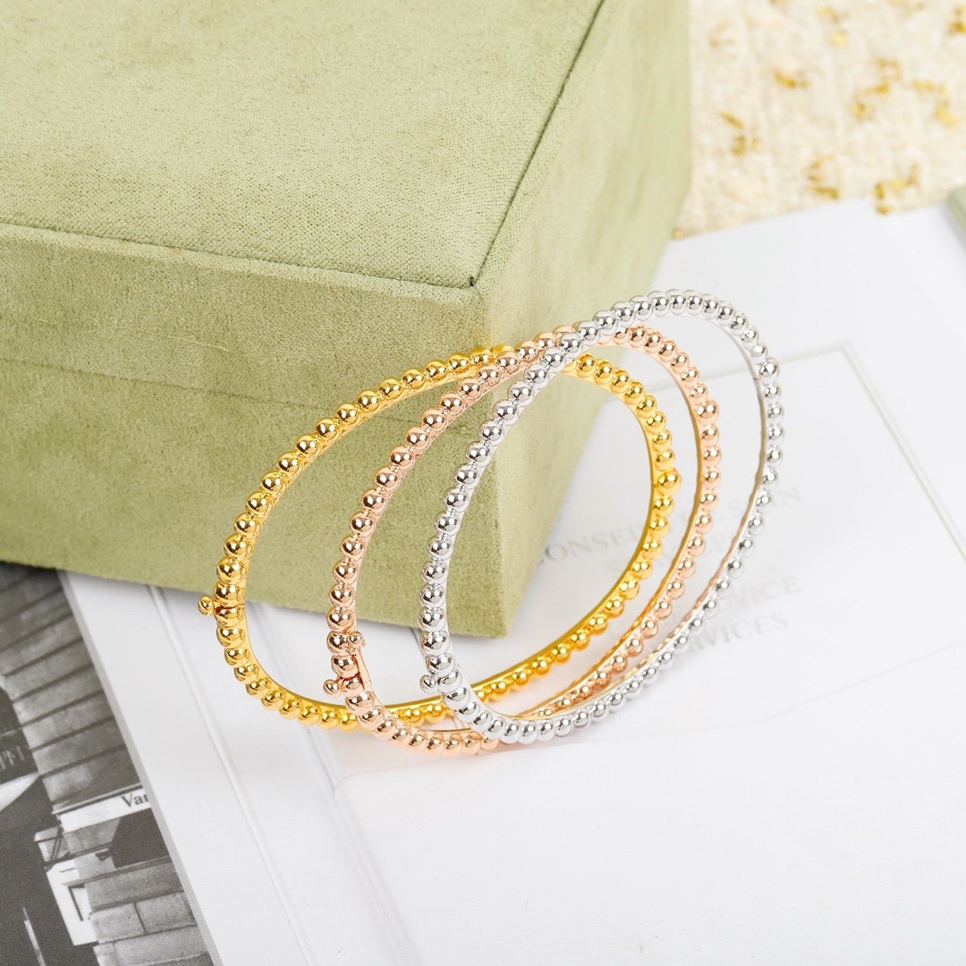 VCA Bracelets（Multiple colors）