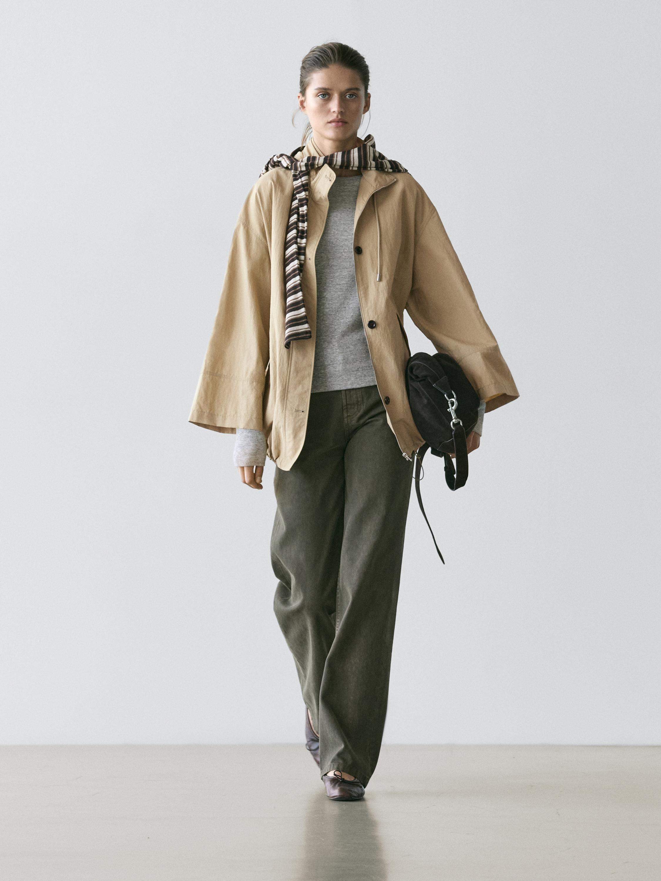 Parka abullonada detalle capucha