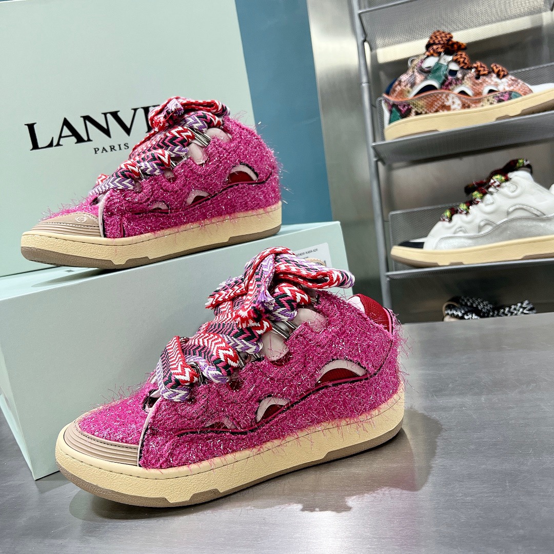 LAN Leather Curb 1