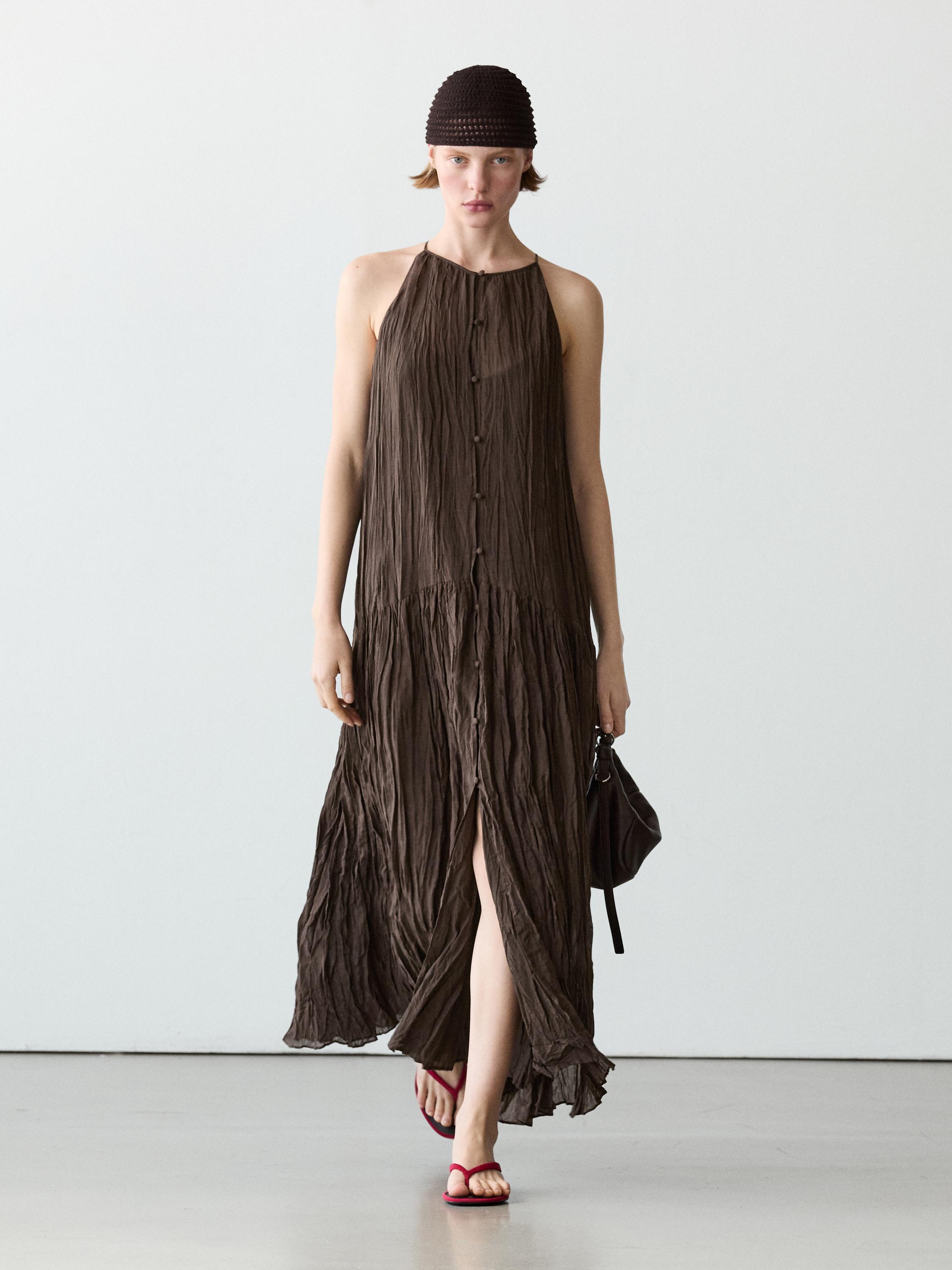 Vestido midi fluido detalle botones