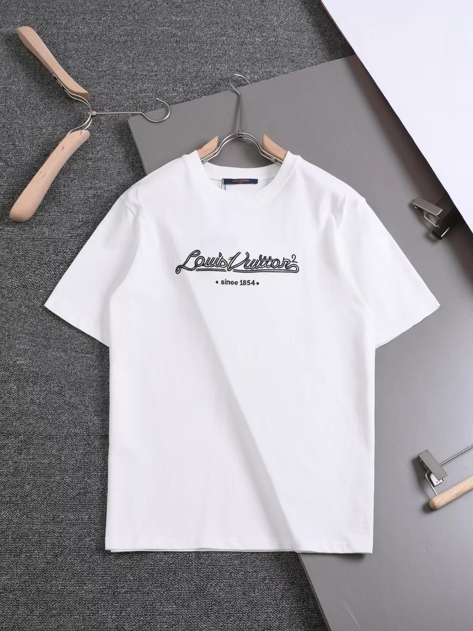 LV 24ss new embroidered t-shirt for spring and summer