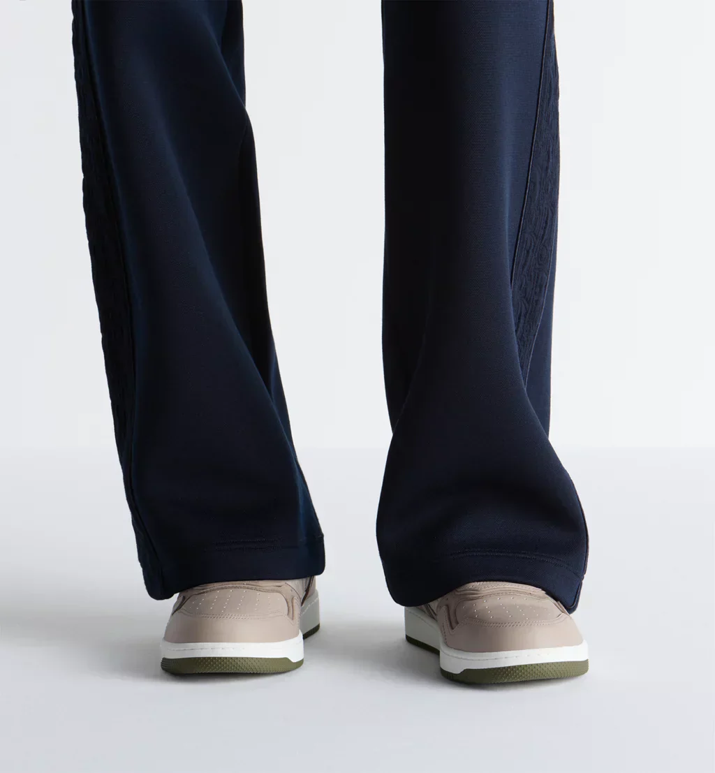 DR B27 Uptown Low-Top Sneaker