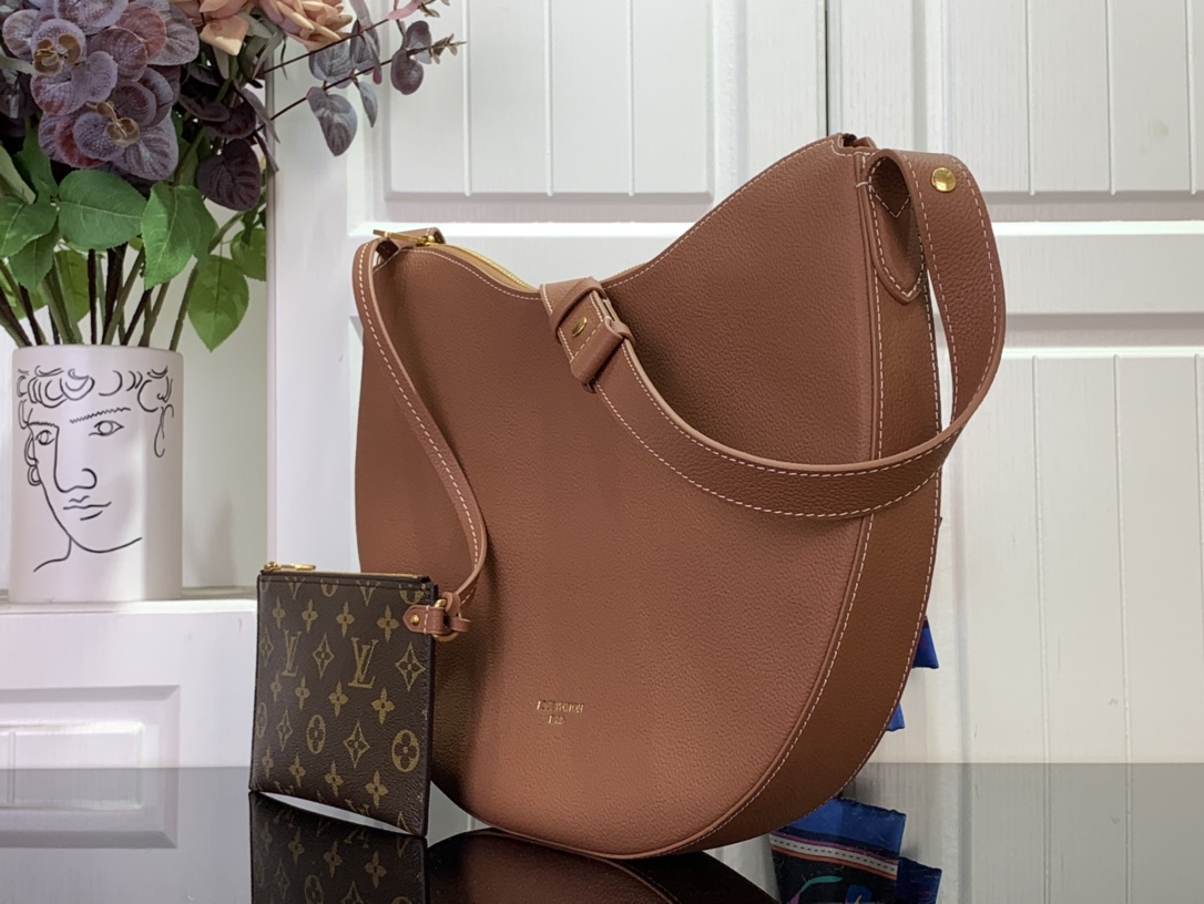 LOUIS VUITTON M14642 Low Key Cookie MM