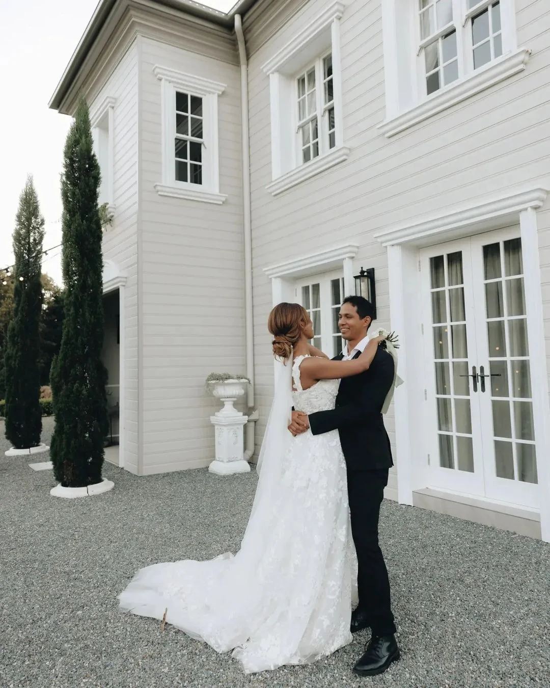 A Line Sweetheart Tulle Wedding Dress with Appliques