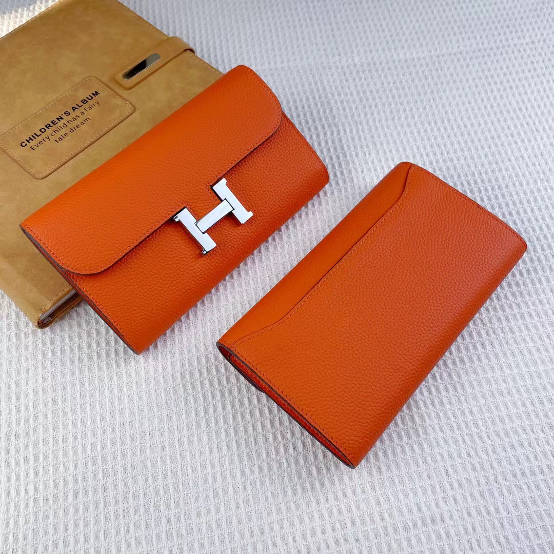 Hermes(エルメス)Constance財布とクラッチバッグ