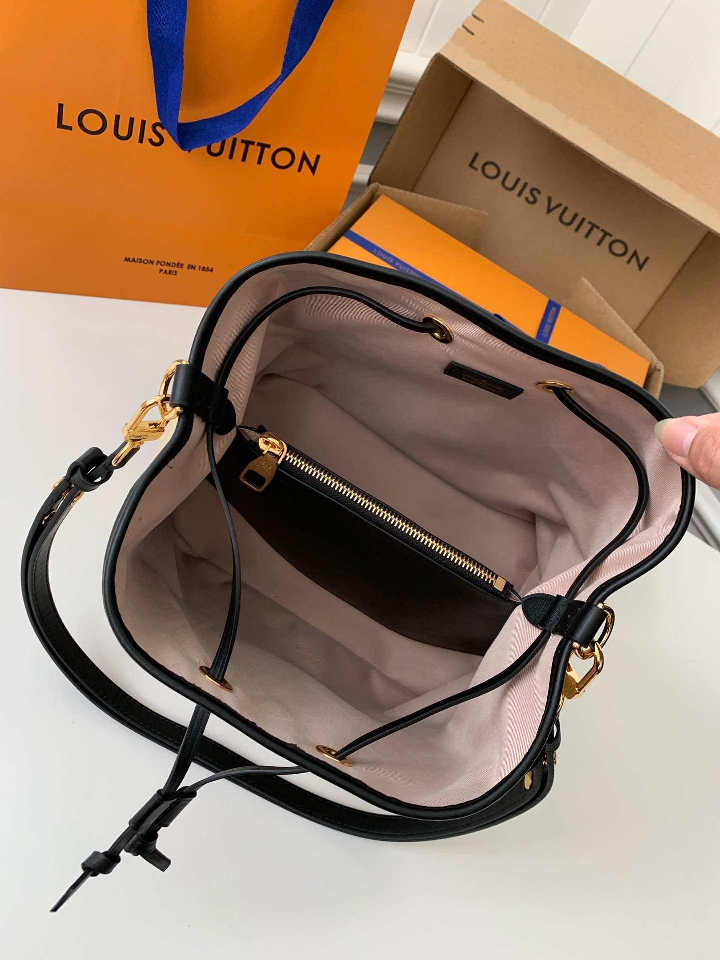 LV NÉONOÉ 26*26*17.5cm