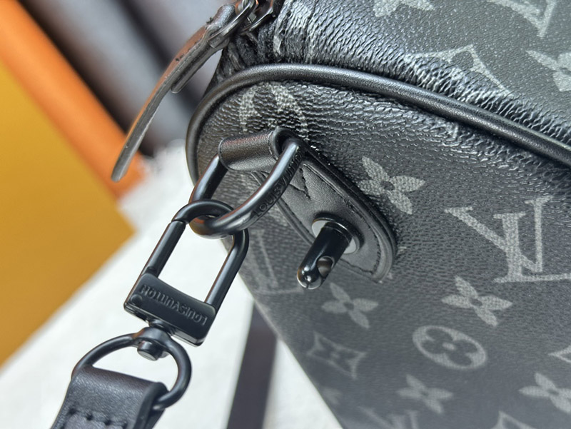 Small: 9.8″x5.9″x5.9″ Medium: 11.8″x9.8″x7.9″ Big: 17.7″x10.2″x9.1″ Black Leather Handbag with small pocket Adjustable Strap BB-921465