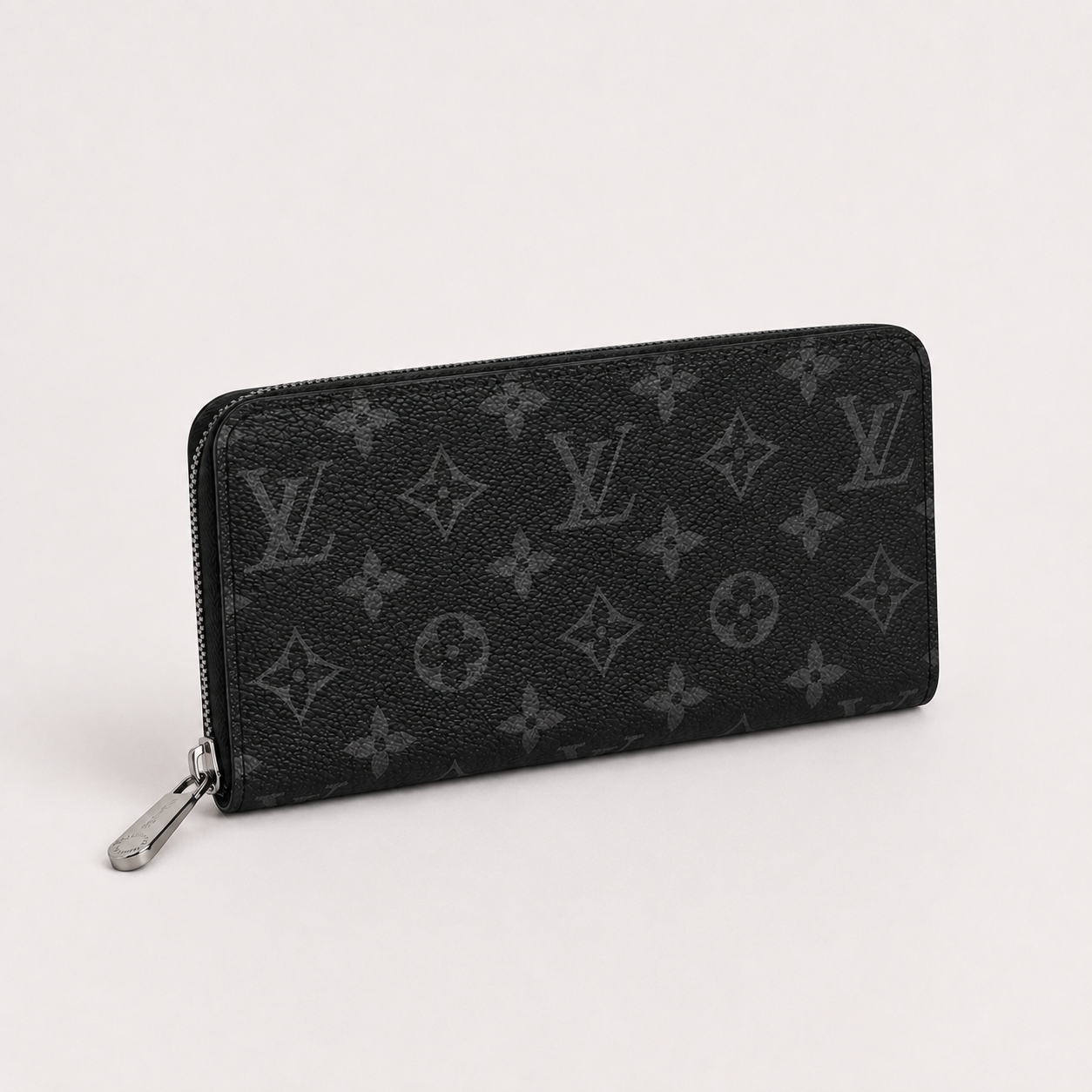 Q05：Louis Vuitton Zippy Wallet in Monogram Eclipse Canvas