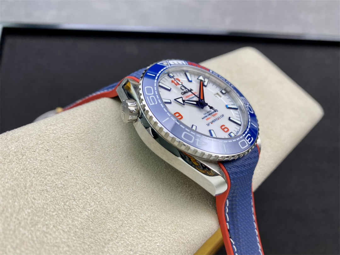 VSF Seamaster 600M America’s Cup Replica – 43.5mm Stainless Steel Diver Watch