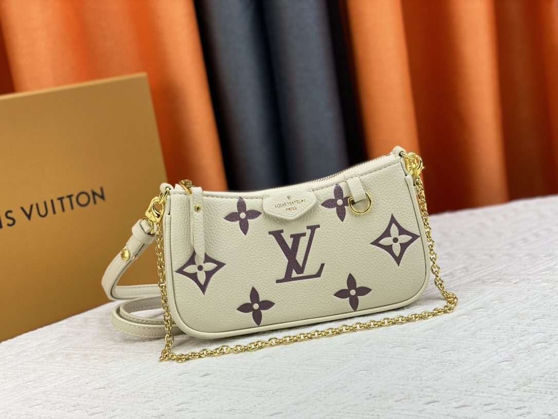 Woman’s handbag with straps 7.5″x4.5″x1.2″ BB-9180001000695