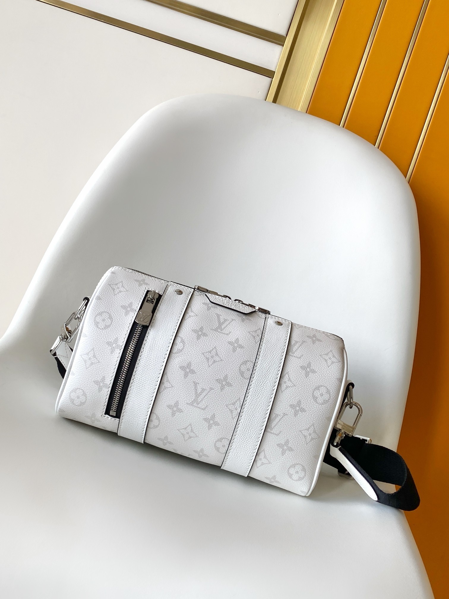 LV Keepall Travelling bag 27x17x13cm