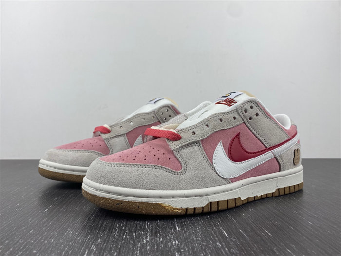 NK Dunk Low SE DO9457-110