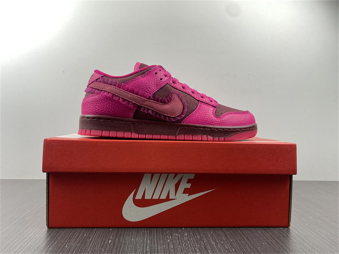 NK Dunk Low Valentine's Day DQ9324-600