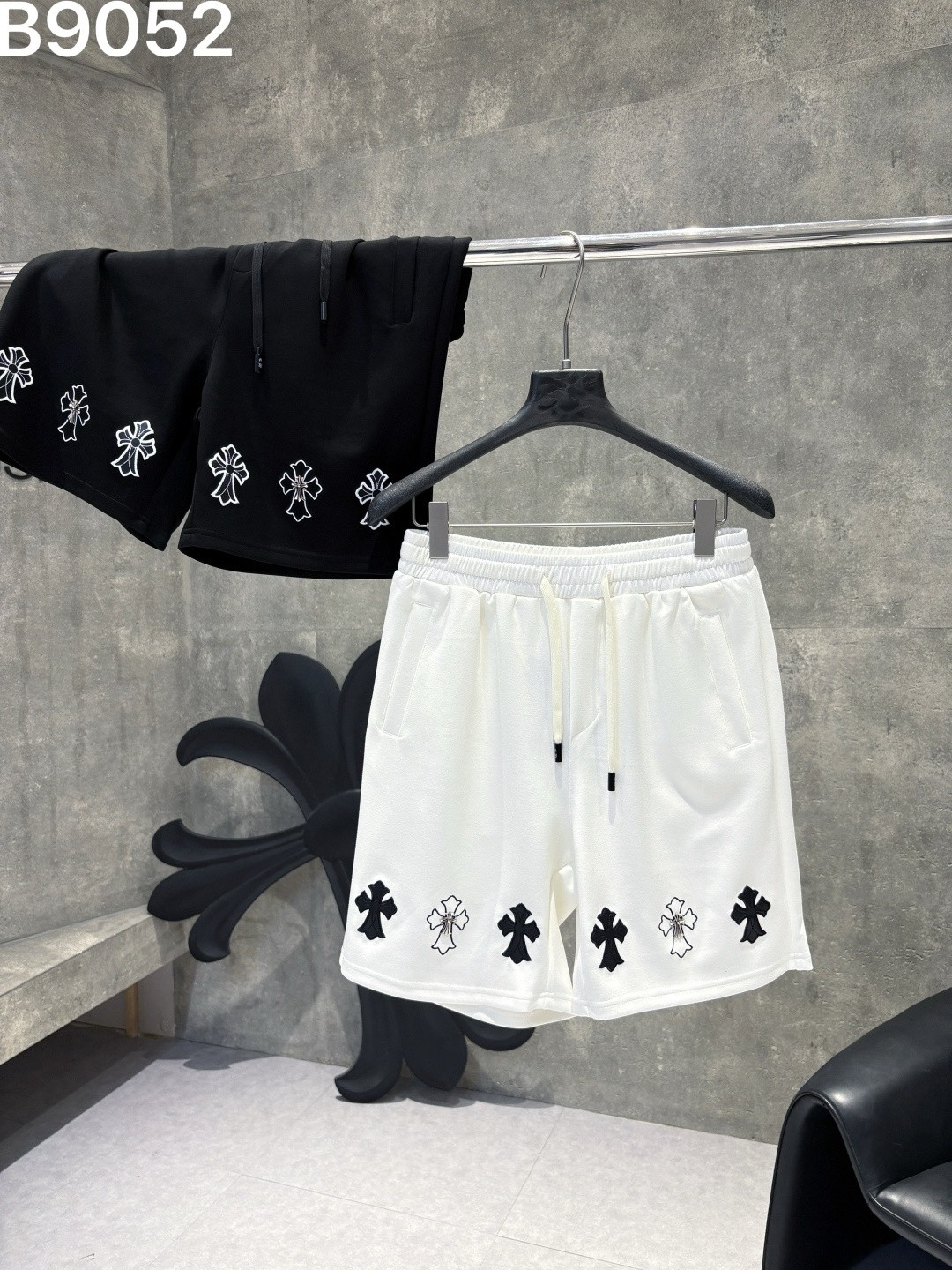 Chrome H Shorts（Multiple colors）