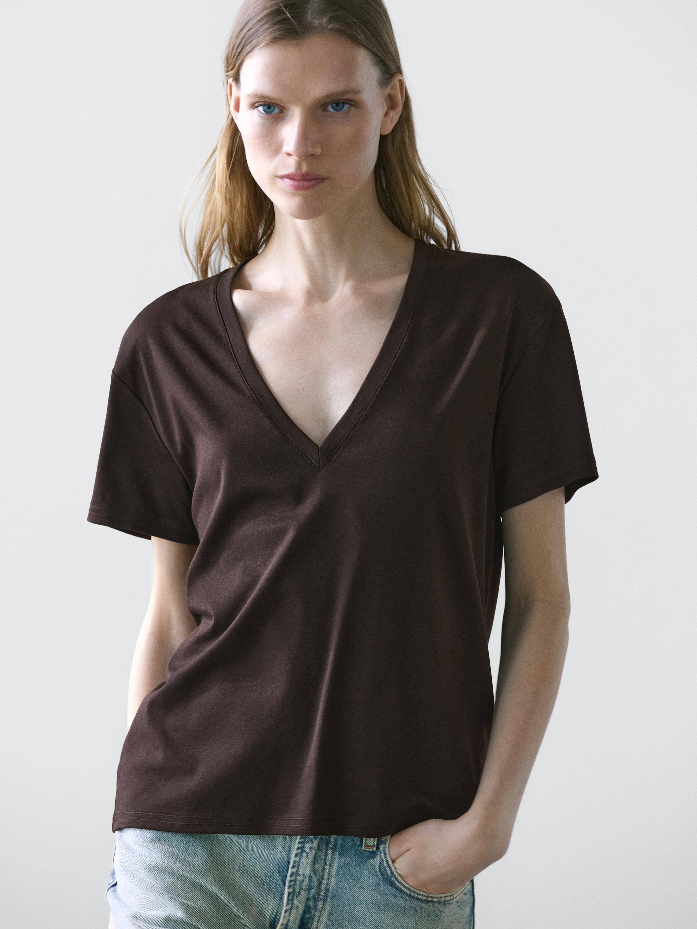 Camiseta cuello pico fluida