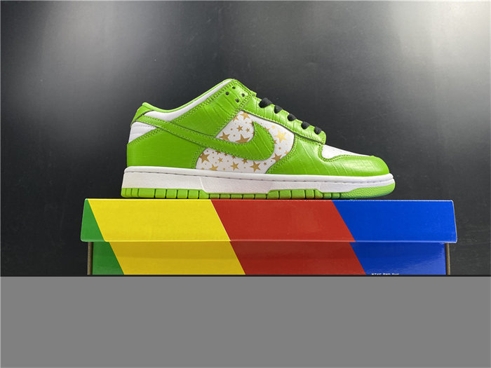 NK SB Dunk Low Supreme Stars Mean Green DH3228-101