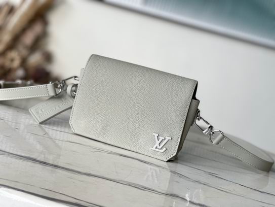 LV  Messenger Bags 17.3x12x7cm