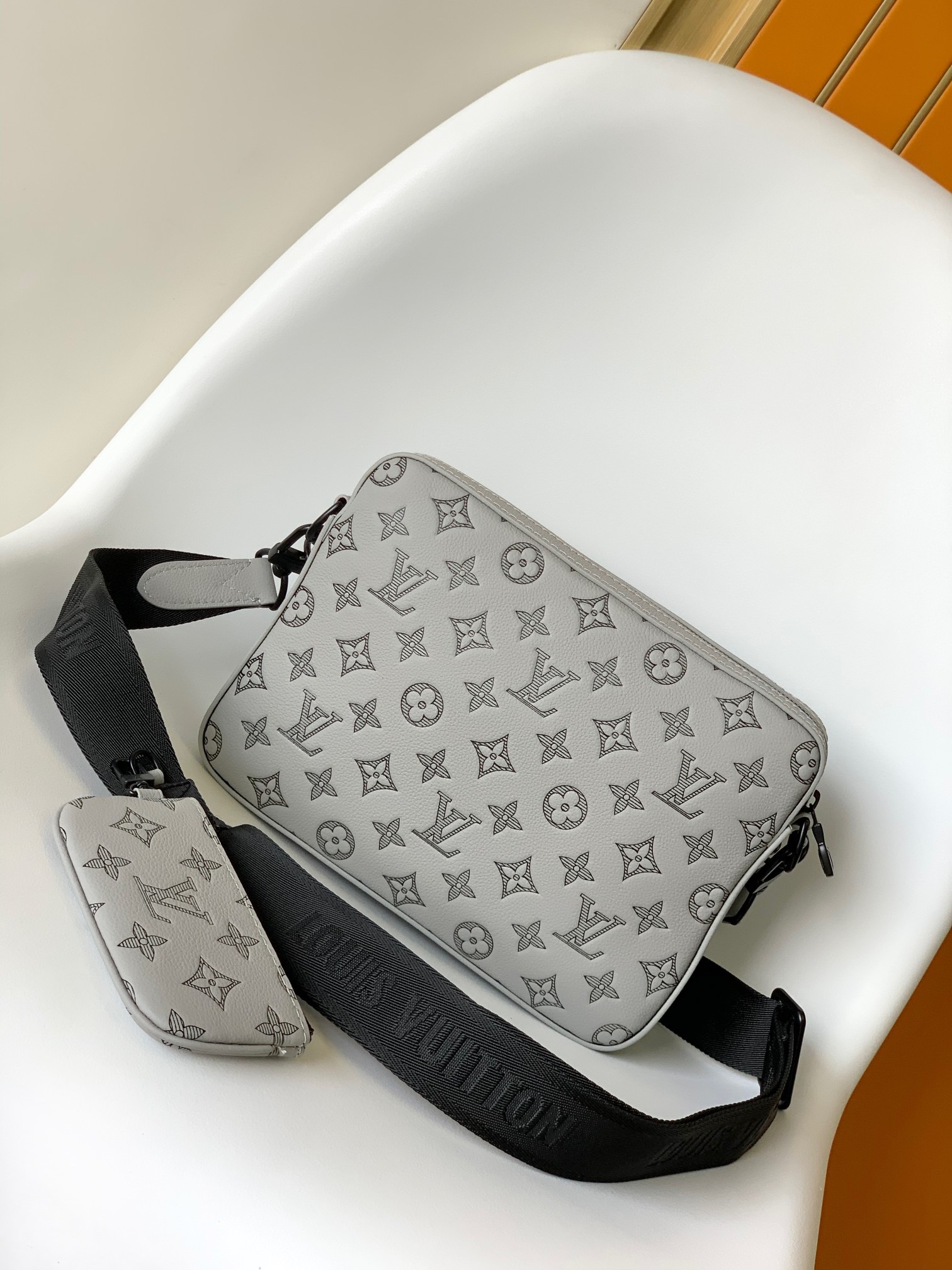 LV M46603  Size:25*18.5*7CM