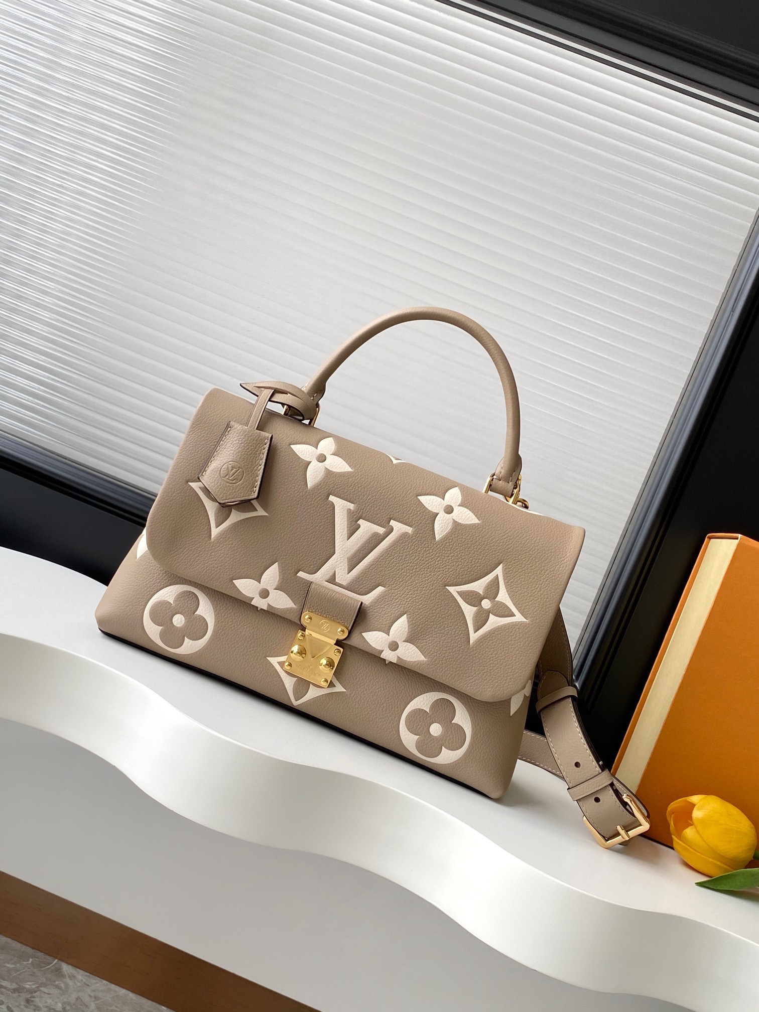 LV Madeleine M46041 30x19.5x11cm