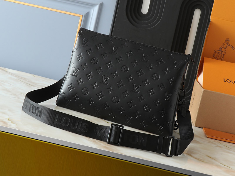 Black Leather 13.4″x9.4″x4.7″ Chains Handbag with Adjustable Strap BB-921490