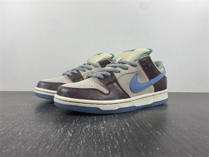 NK SB Dunk Low Crenshaw Skate Club FN4193-100