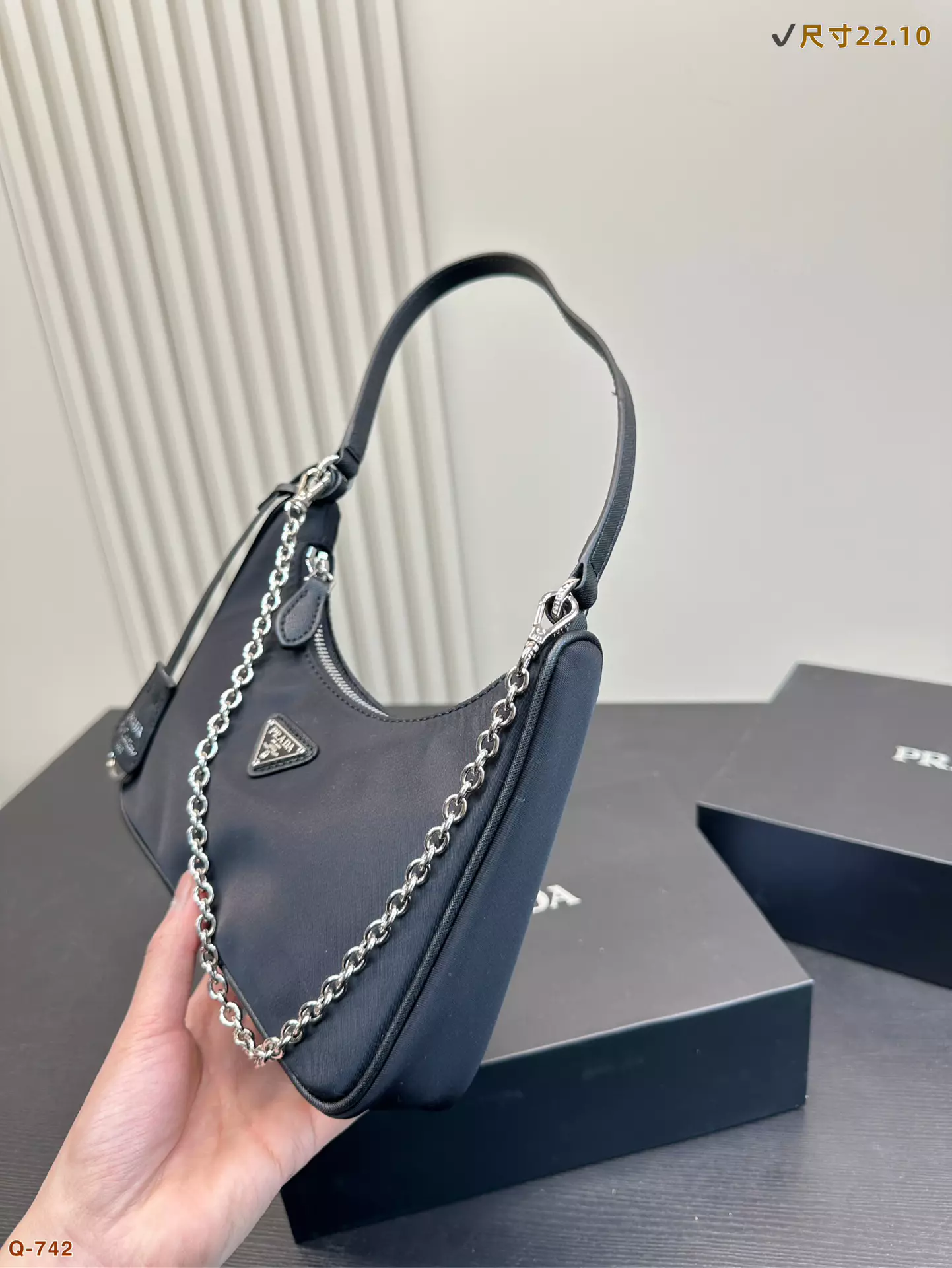 Size 8.7″x3.9″ Handbag with chains charm BB-921854