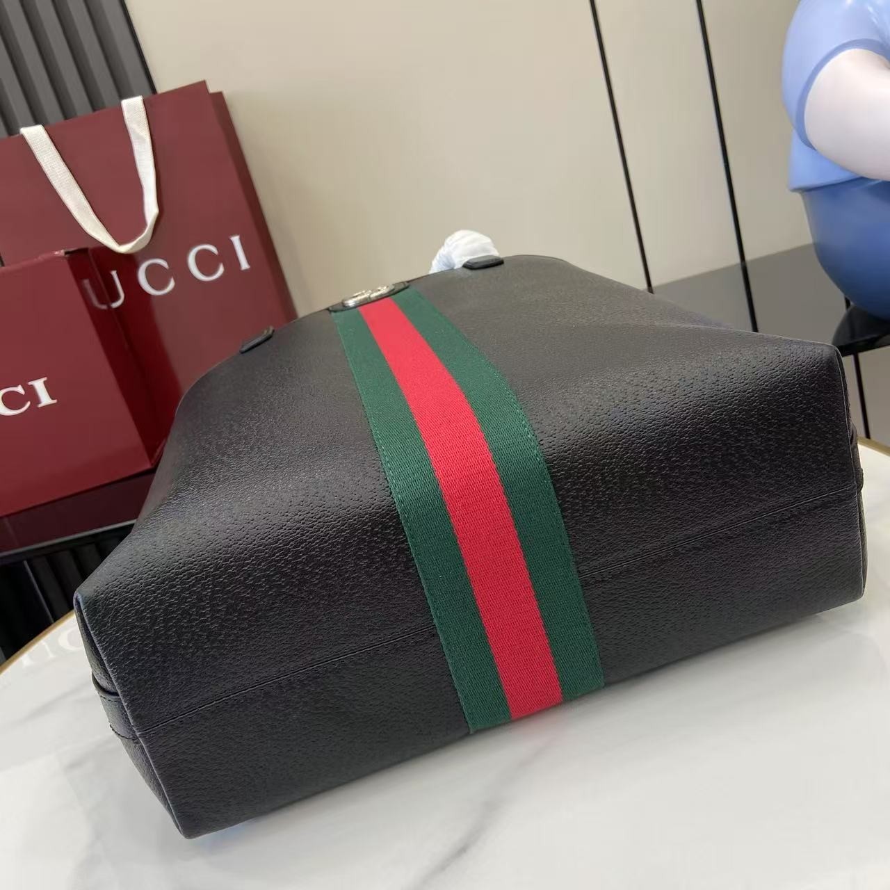 GUC Oidia Handbag 36x30x12.5cm